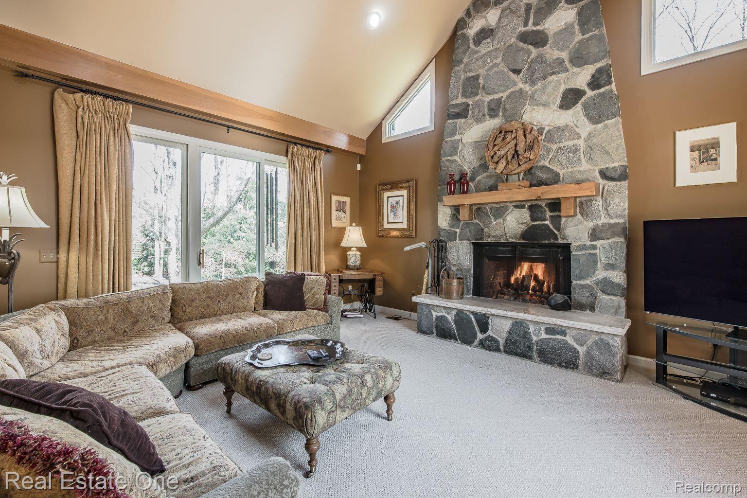 9316 LAKEBLUFF Drive