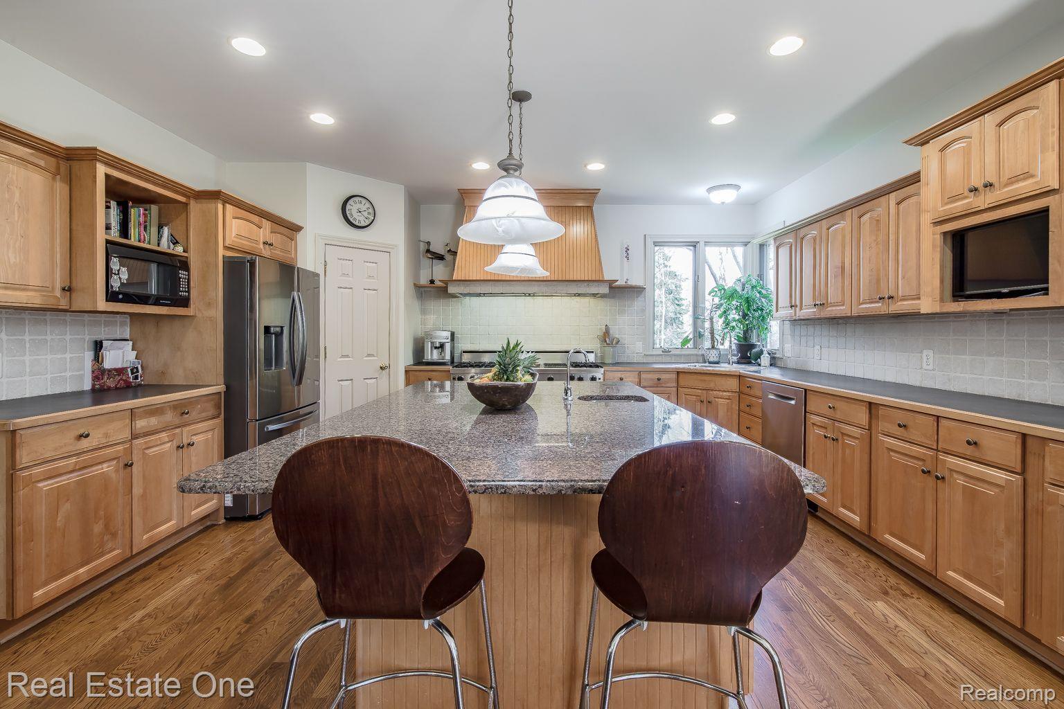 9316 LAKEBLUFF Drive