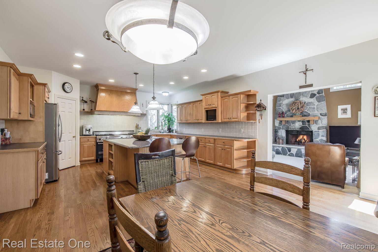9316 LAKEBLUFF Drive