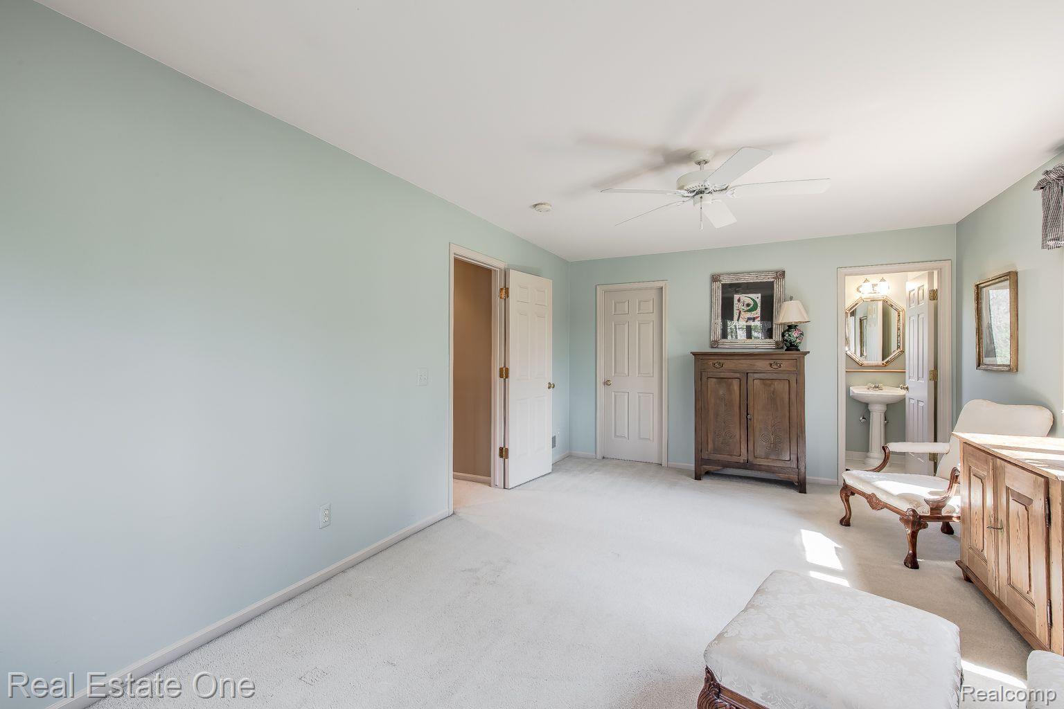 9316 LAKEBLUFF Drive