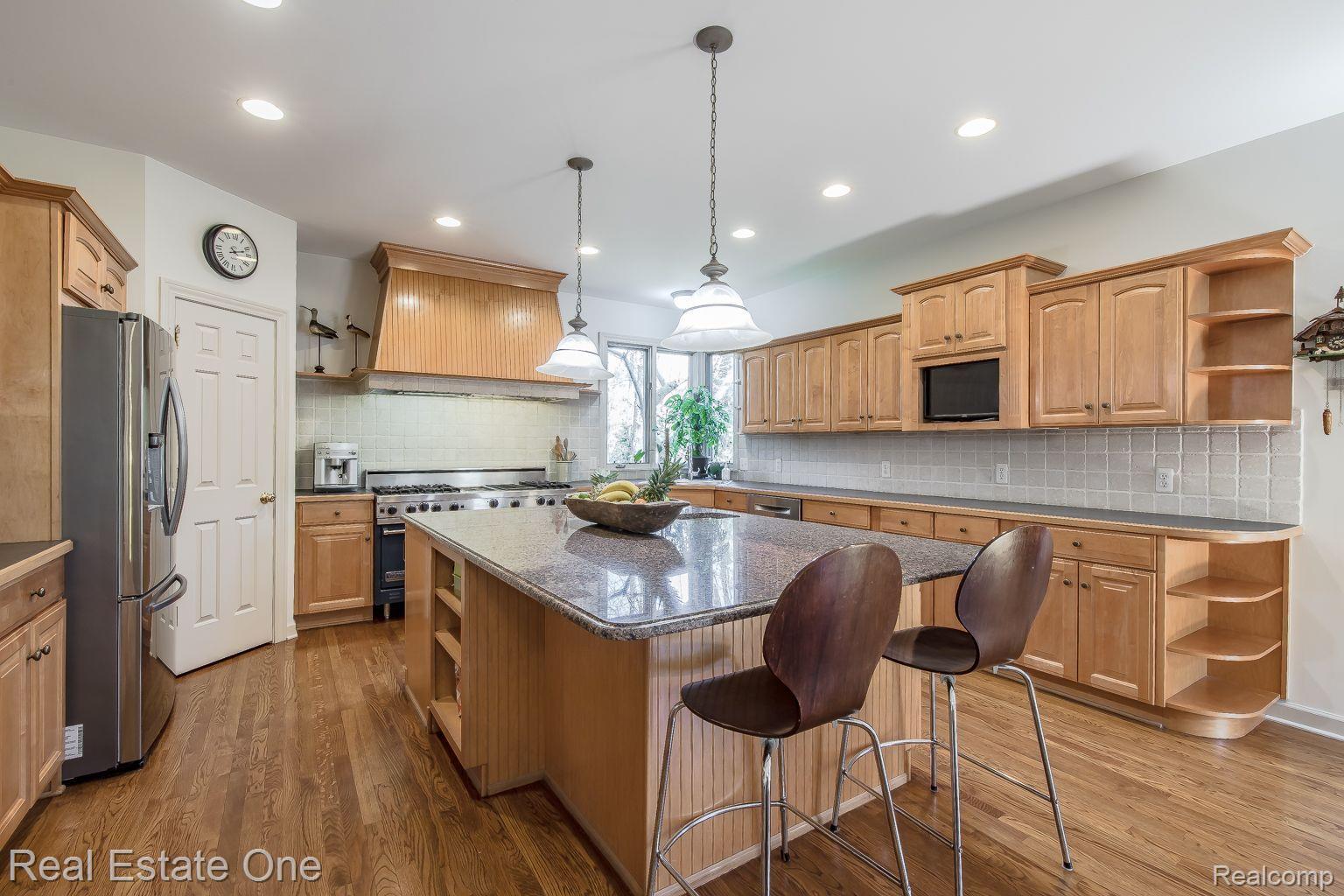 9316 LAKEBLUFF Drive