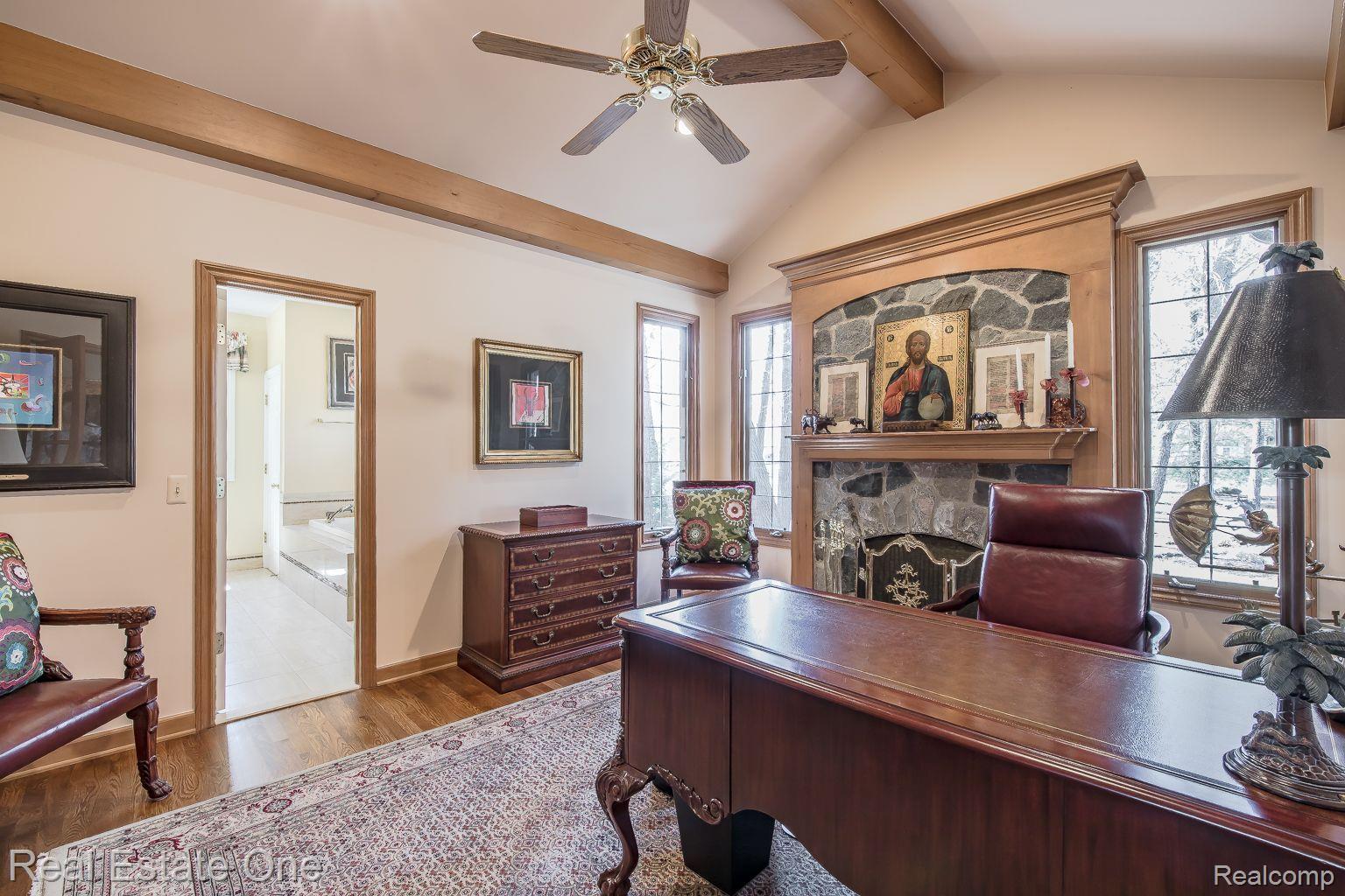 9316 LAKEBLUFF Drive