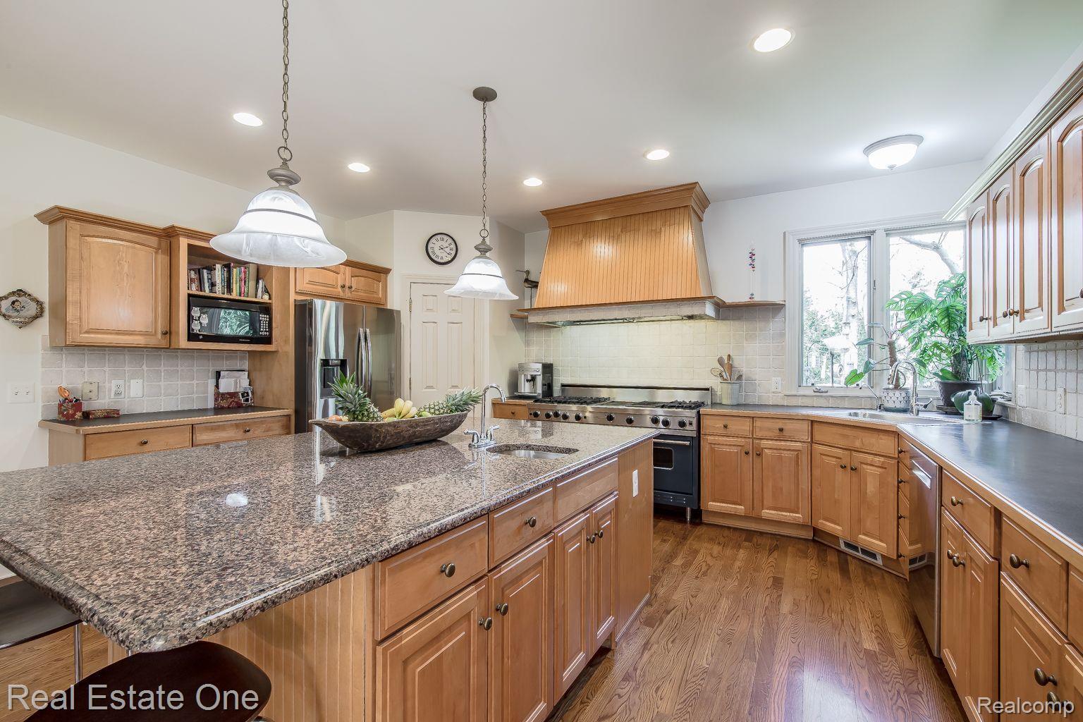 9316 LAKEBLUFF Drive