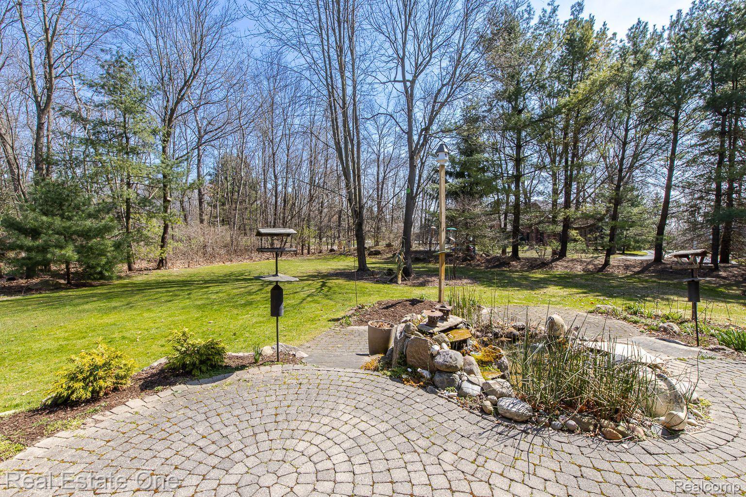 9316 LAKEBLUFF Drive