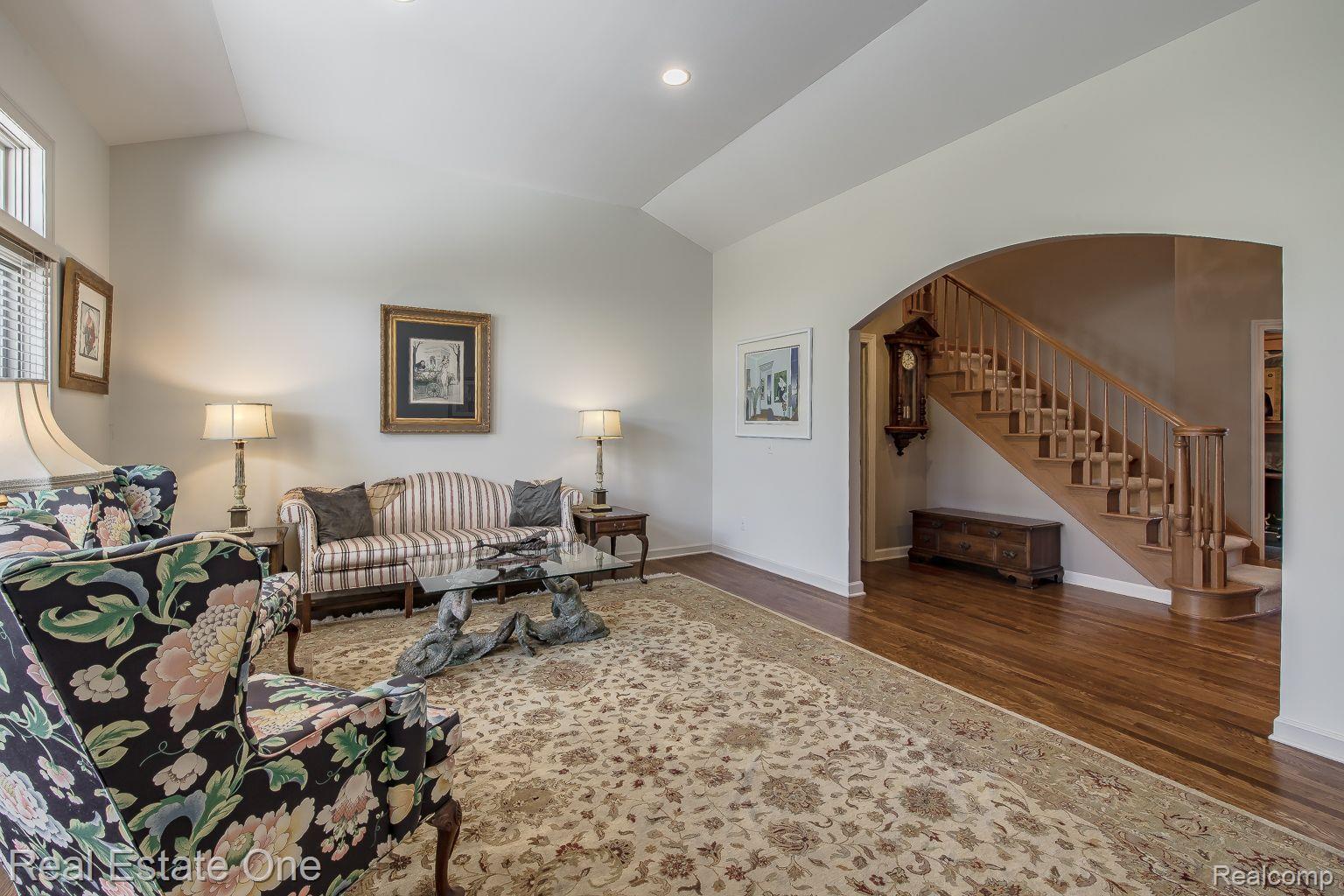 9316 LAKEBLUFF Drive