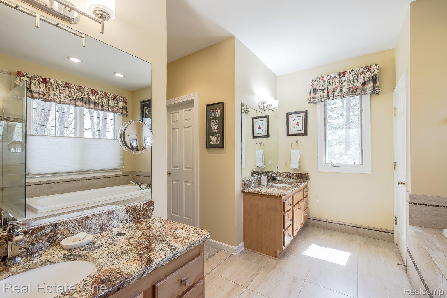 9316 LAKEBLUFF Drive