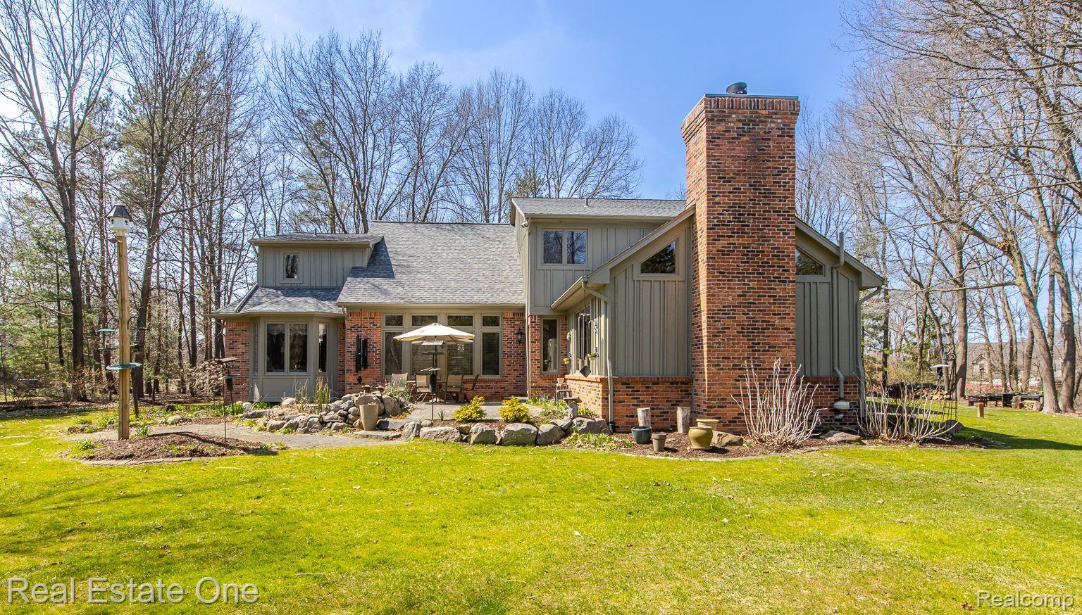 9316 LAKEBLUFF Drive
