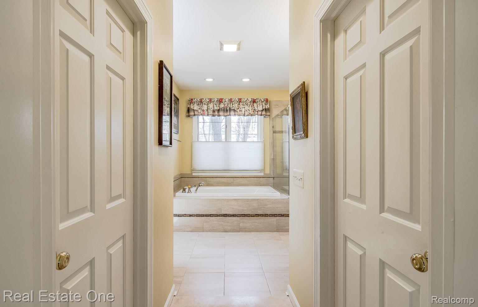 9316 LAKEBLUFF Drive