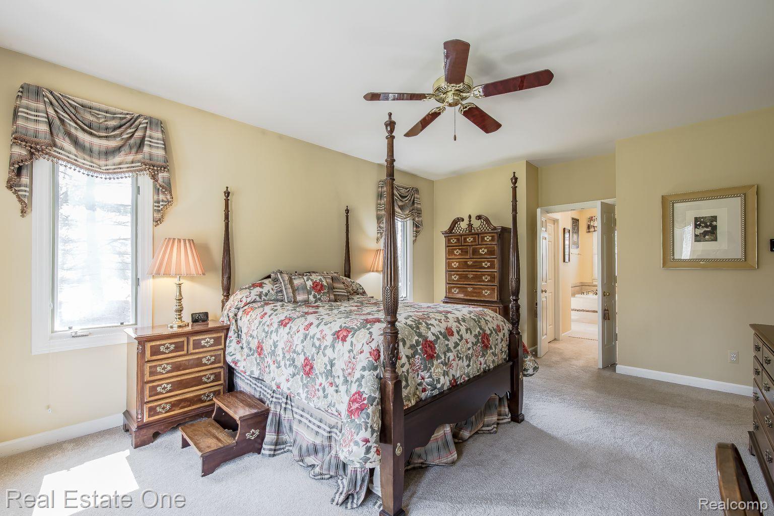9316 LAKEBLUFF Drive