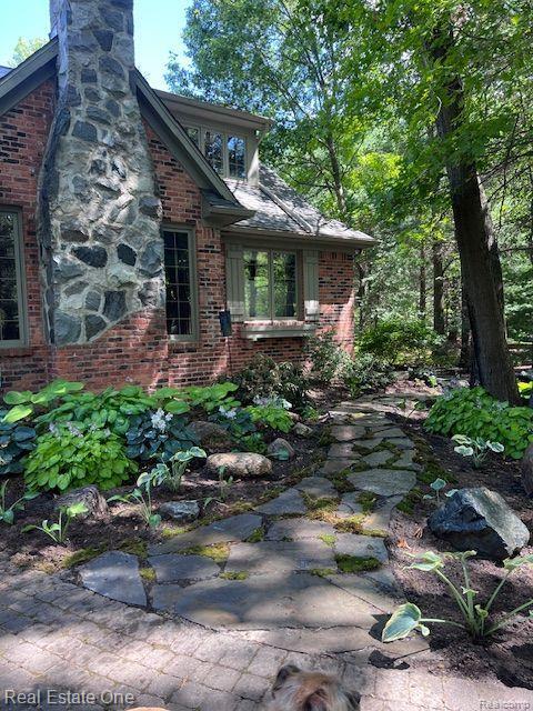 9316 LAKEBLUFF Drive