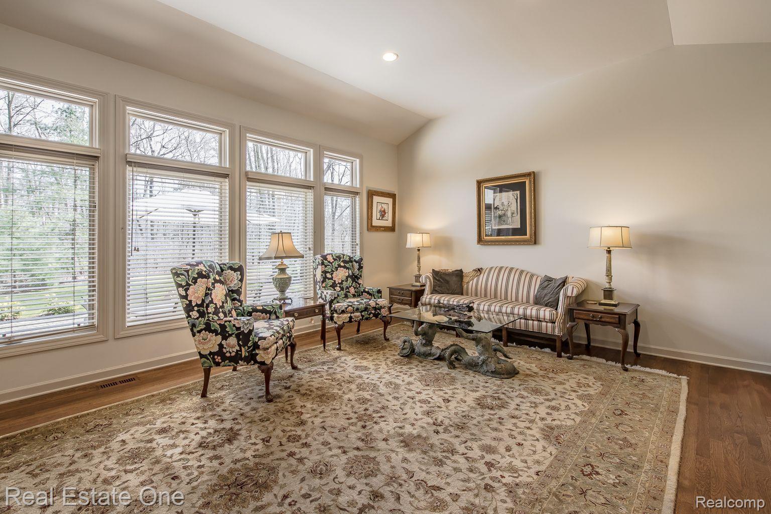 9316 LAKEBLUFF Drive