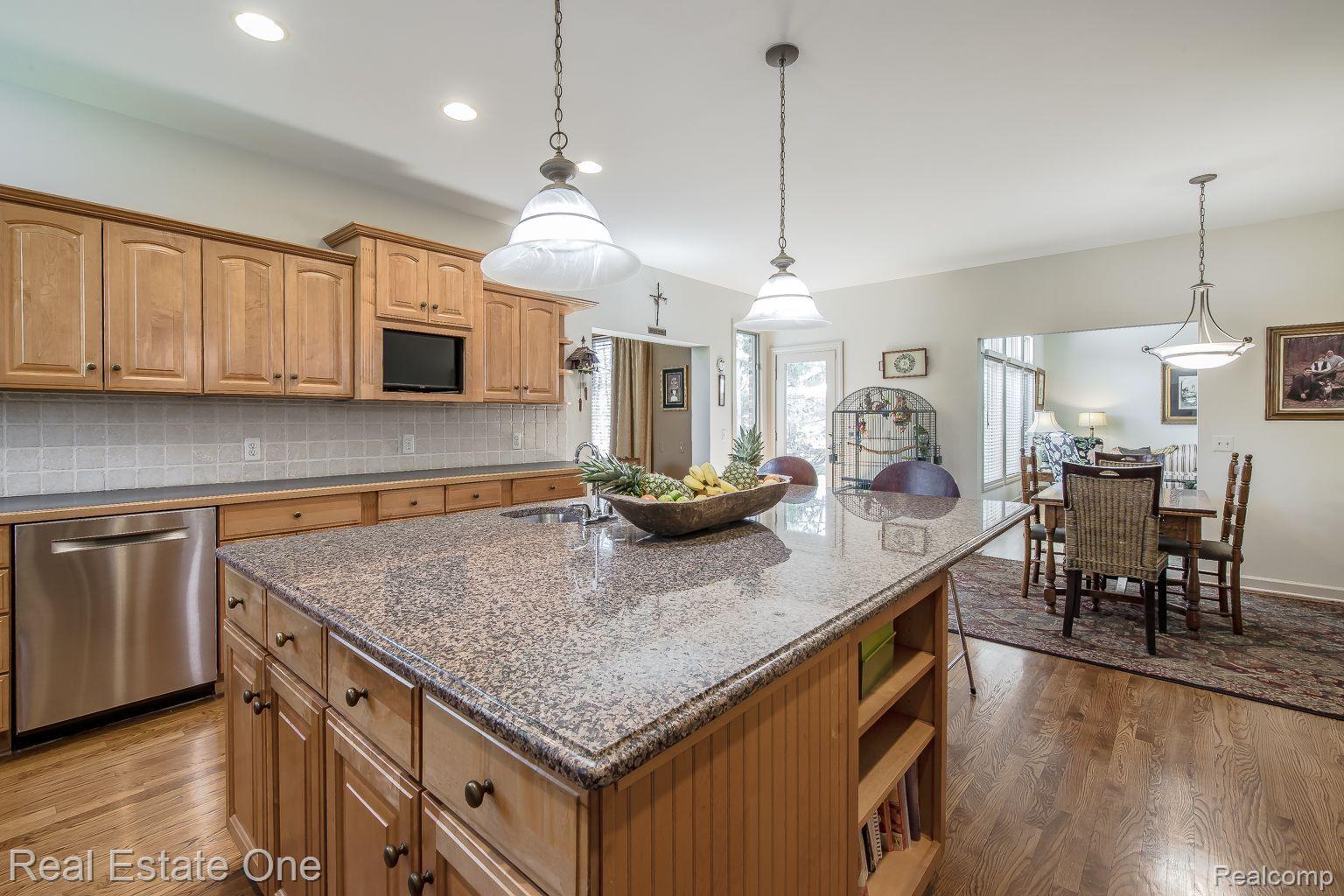 9316 LAKEBLUFF Drive