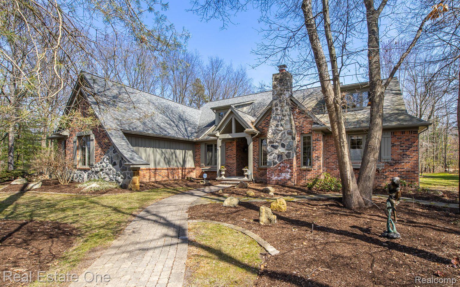 9316 LAKEBLUFF Drive