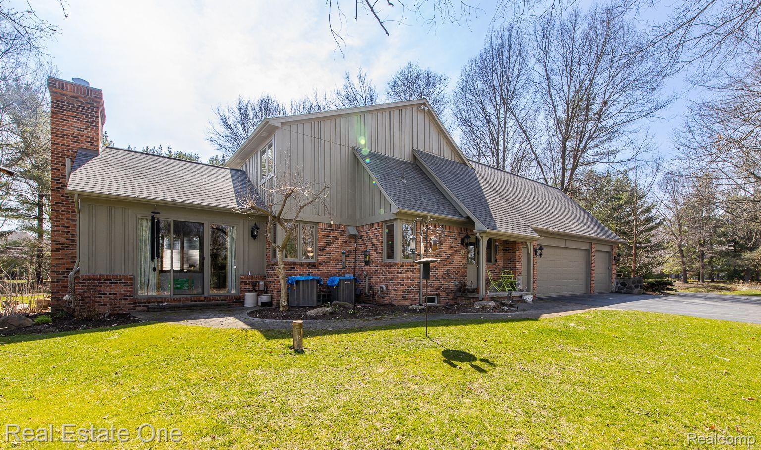 9316 LAKEBLUFF Drive