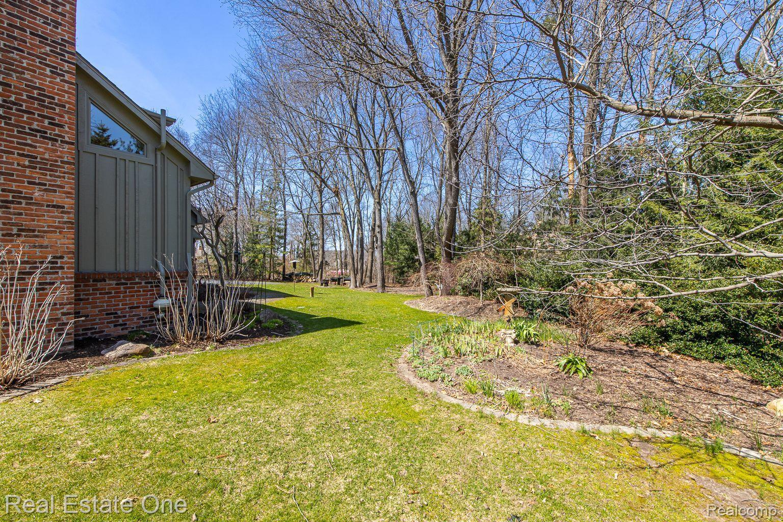 9316 LAKEBLUFF Drive