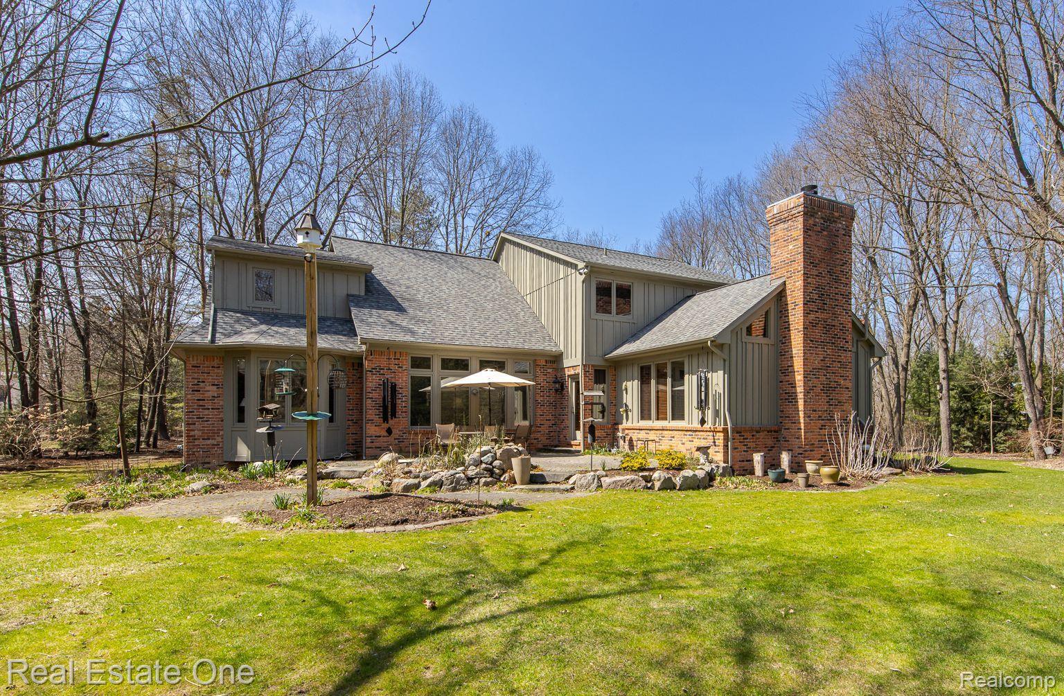 9316 LAKEBLUFF Drive