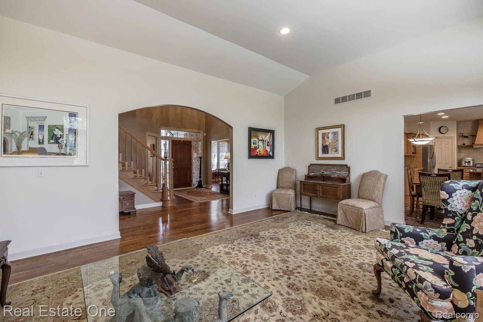 9316 LAKEBLUFF Drive