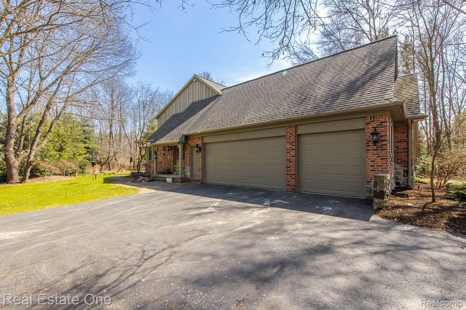9316 LAKEBLUFF Drive