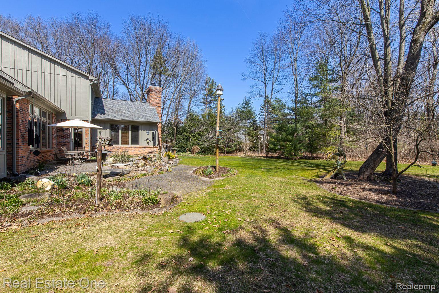 9316 LAKEBLUFF Drive