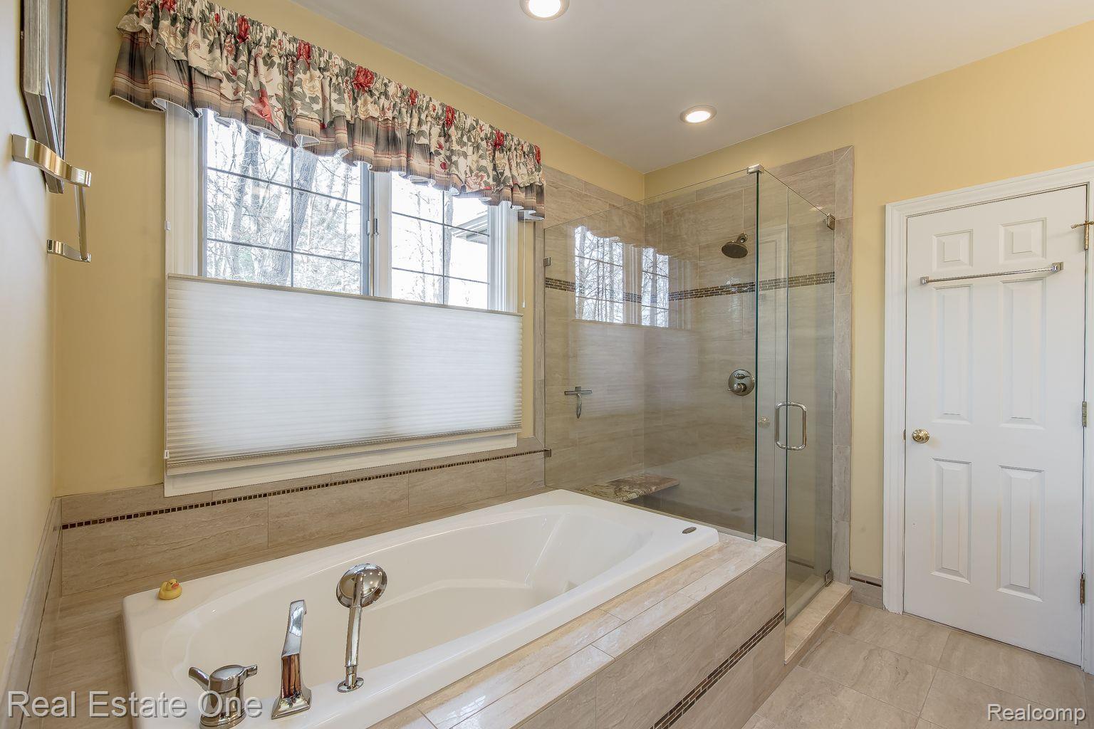 9316 LAKEBLUFF Drive