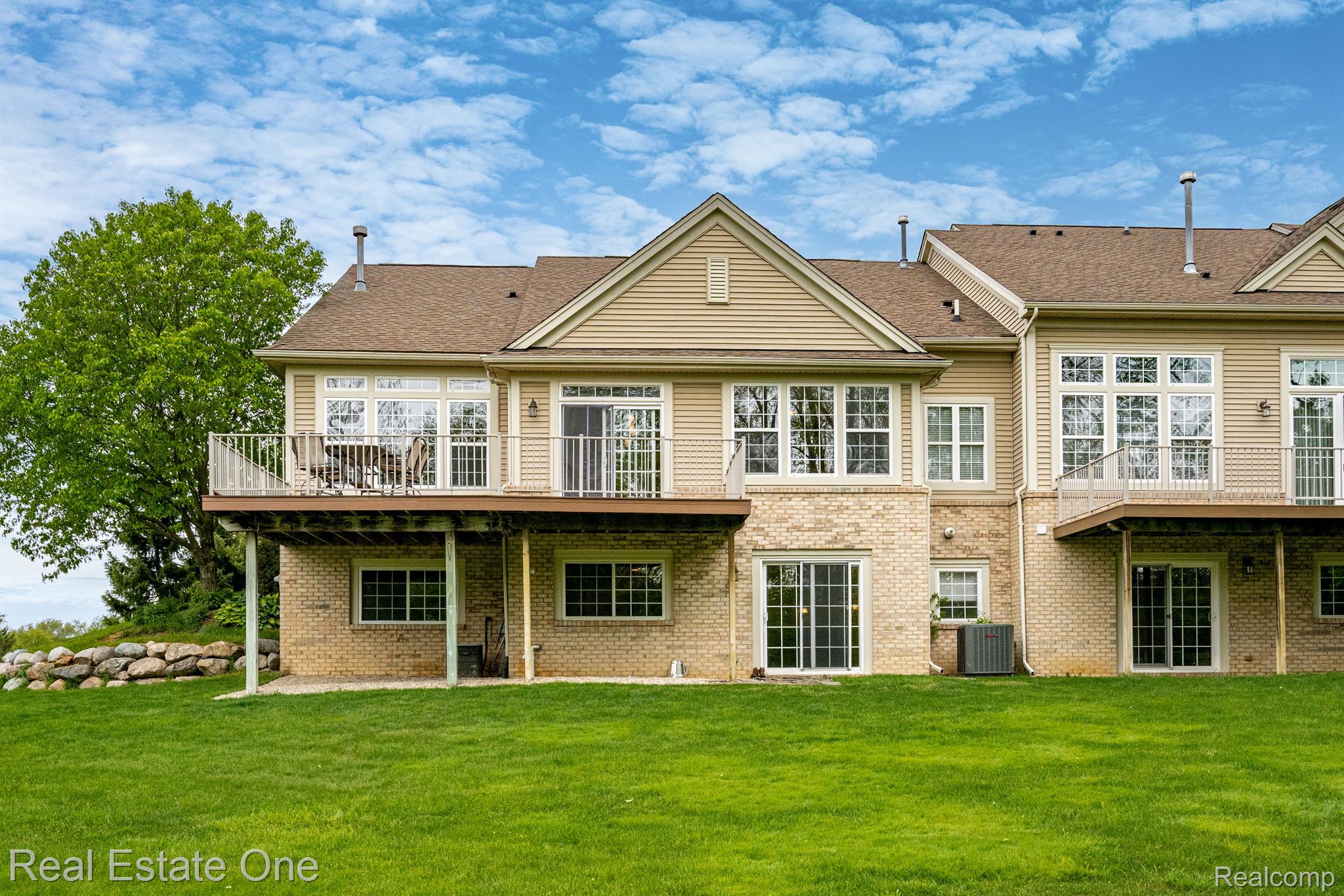 5947 BAYPOINTE Boulevard