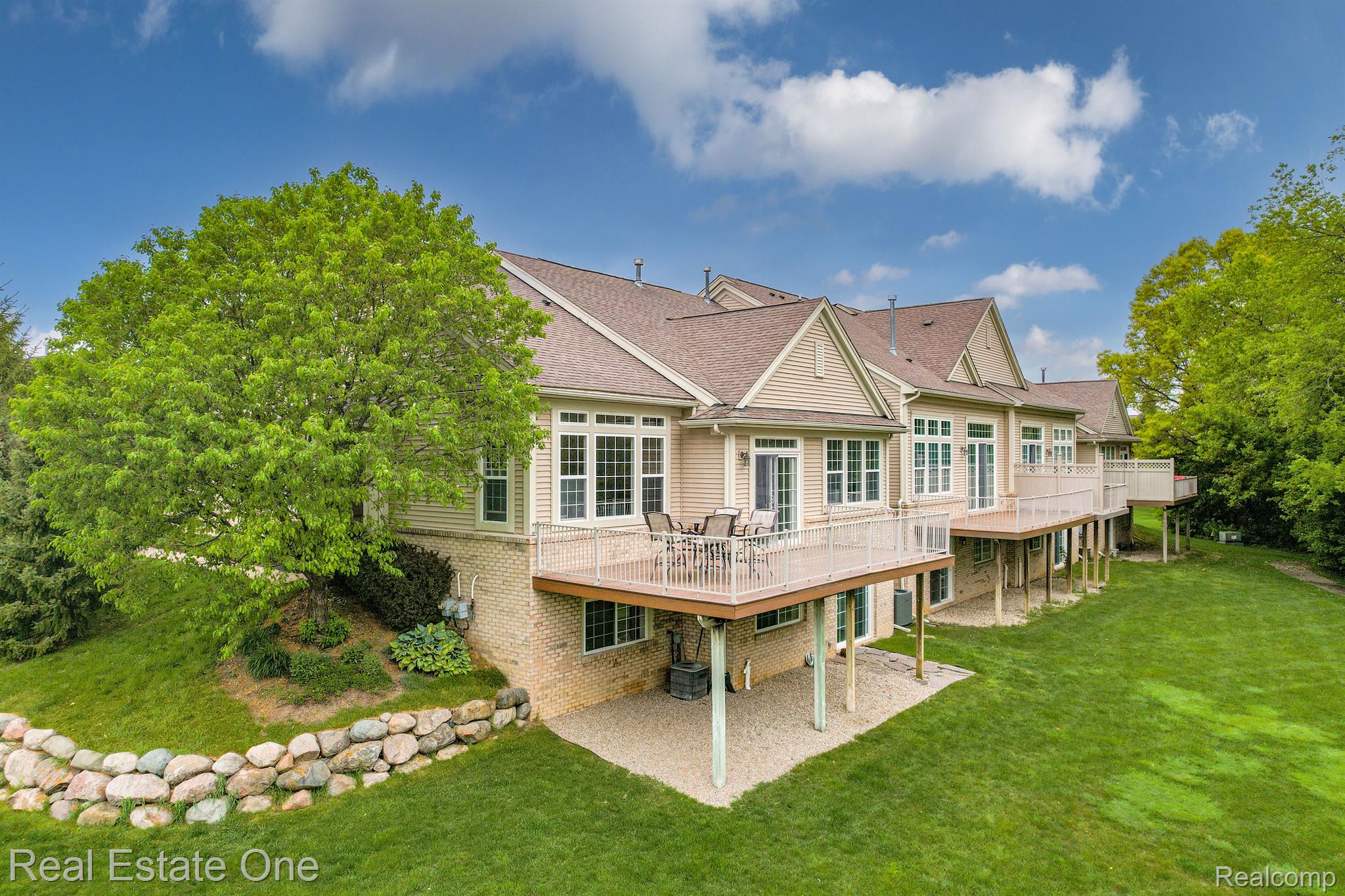 5947 BAYPOINTE Boulevard