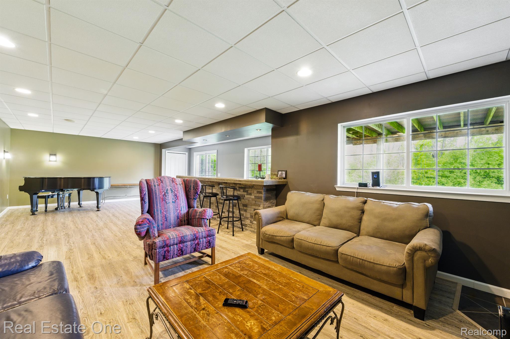 5947 BAYPOINTE Boulevard