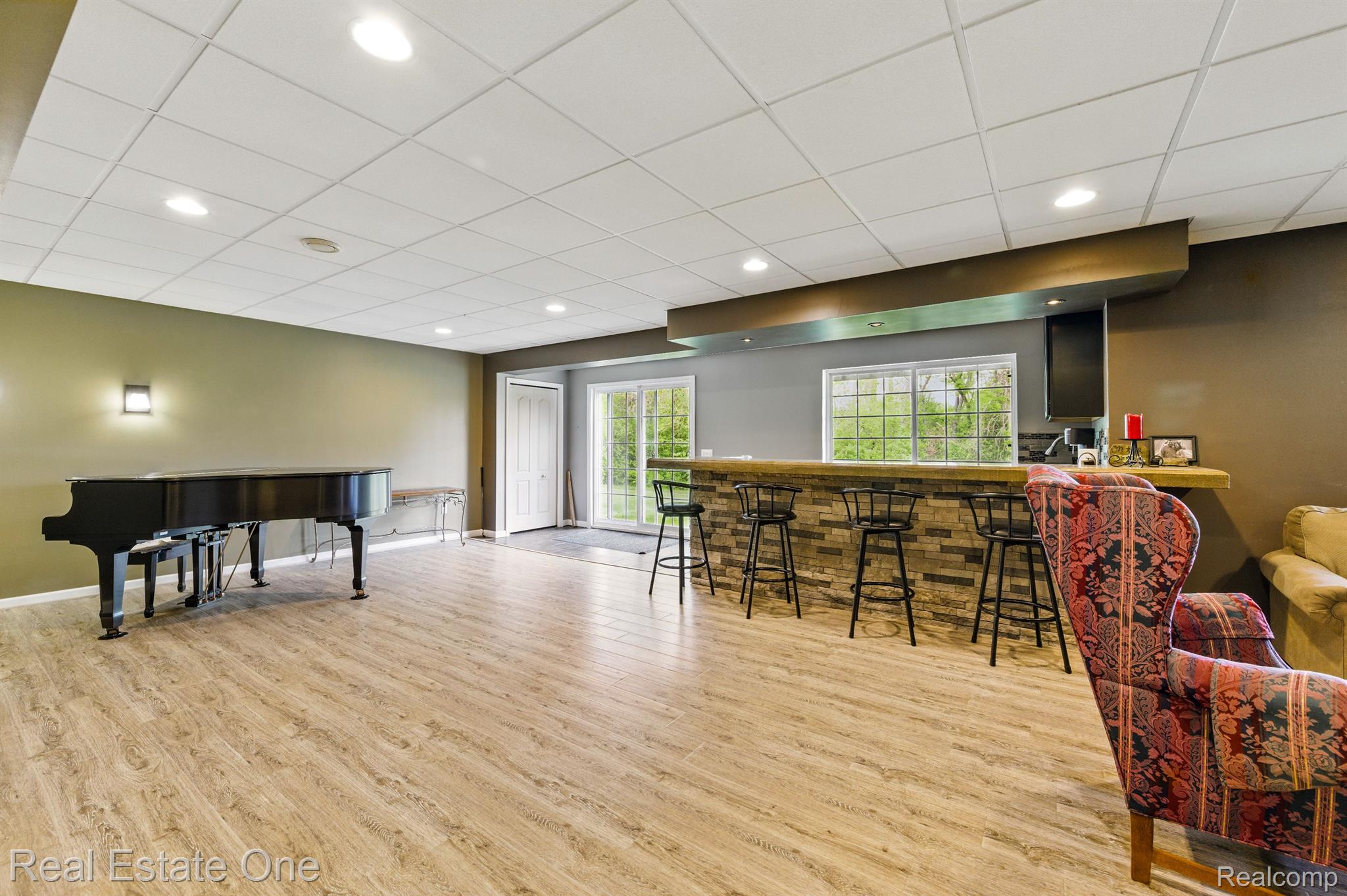 5947 BAYPOINTE Boulevard