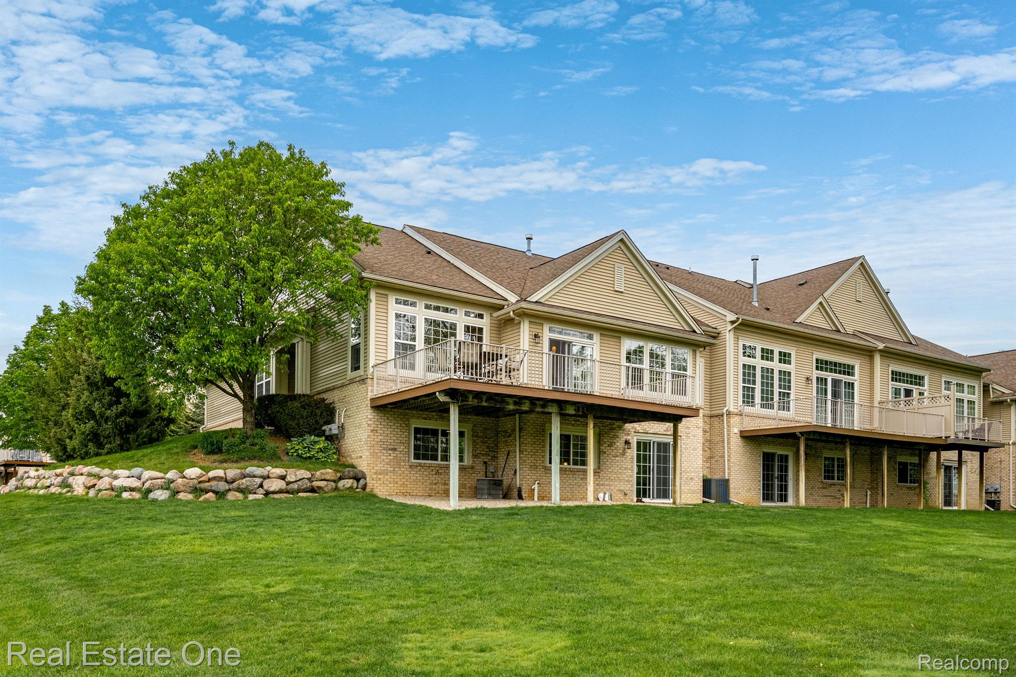 5947 BAYPOINTE Boulevard