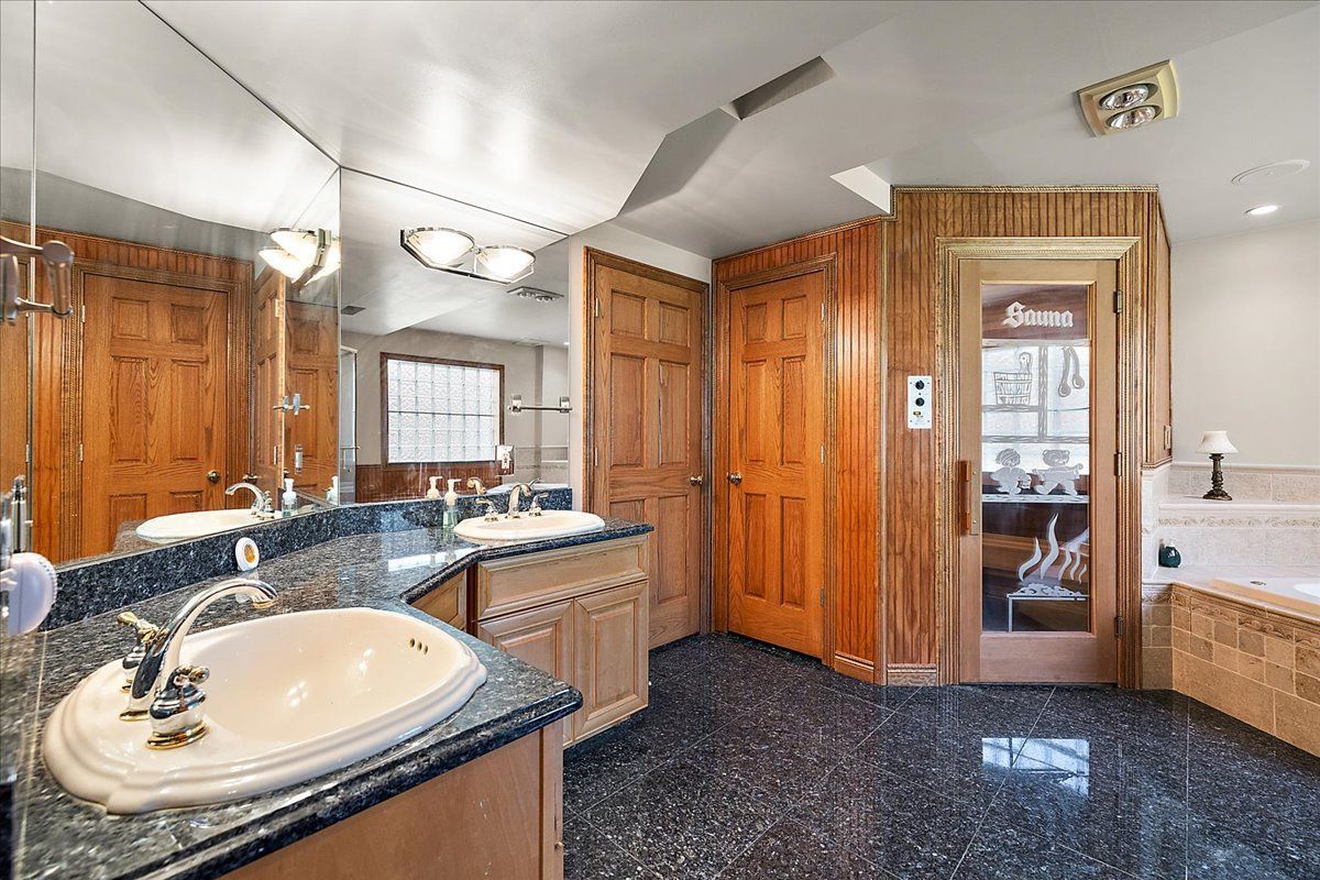 809 HAWKSMOORE Drive