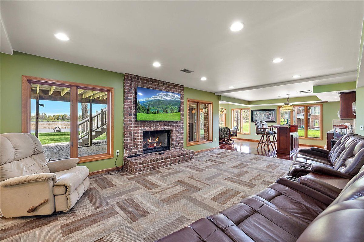 809 HAWKSMOORE Drive