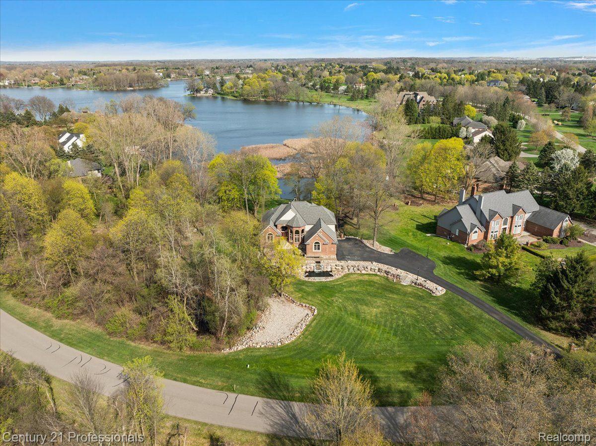 809 HAWKSMOORE Drive