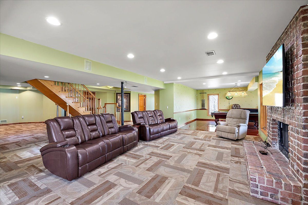 809 HAWKSMOORE Drive