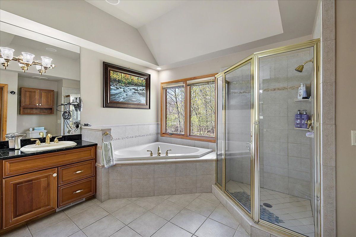 809 HAWKSMOORE Drive