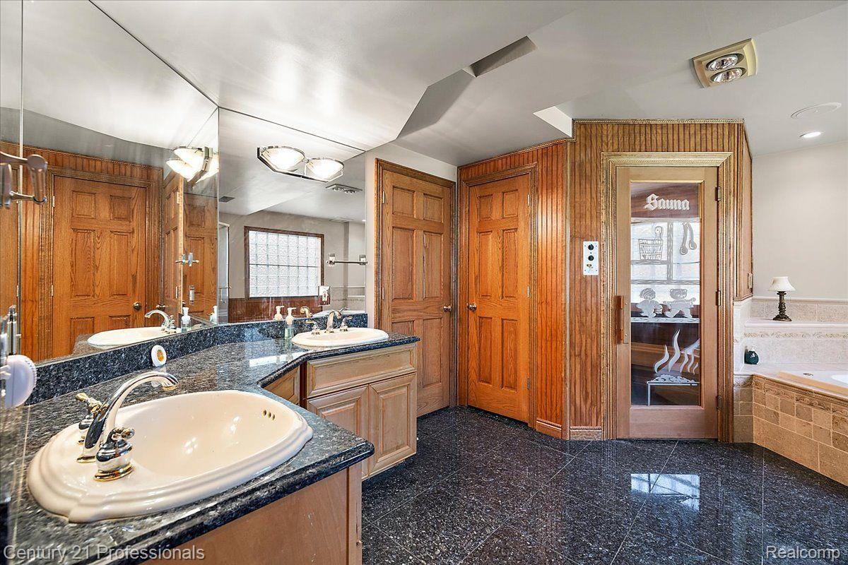 809 HAWKSMOORE Drive