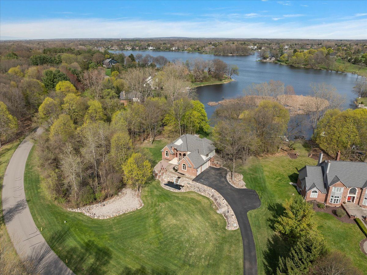 809 HAWKSMOORE Drive