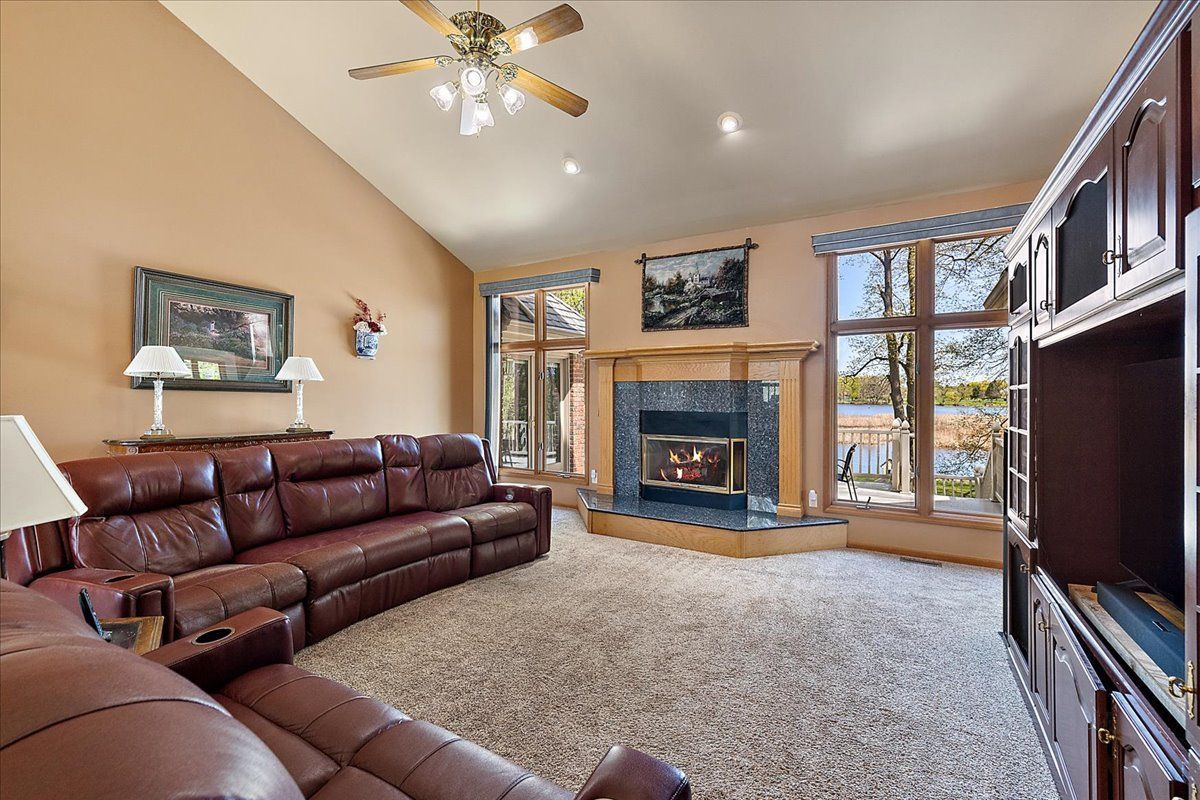 809 HAWKSMOORE Drive