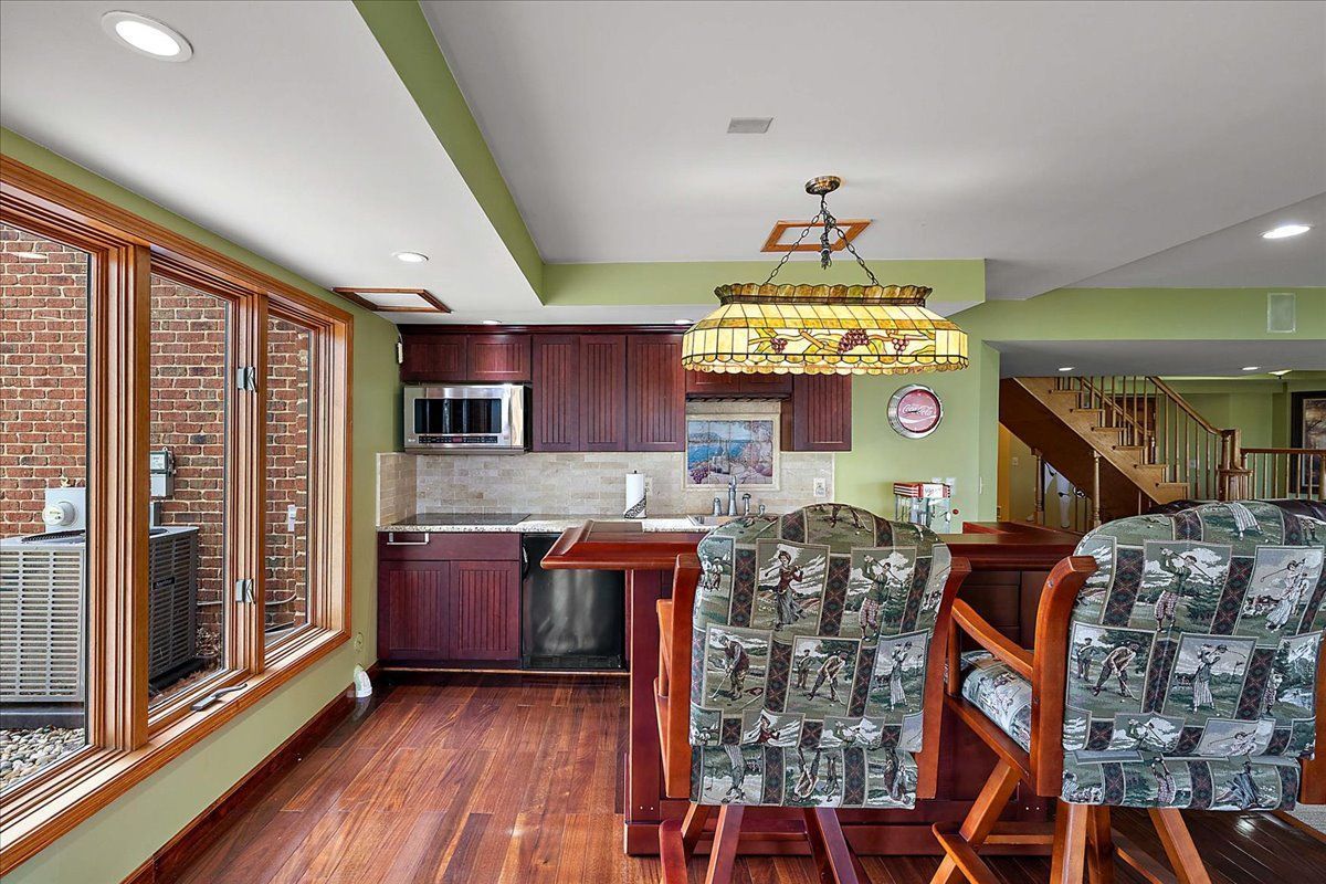 809 HAWKSMOORE Drive