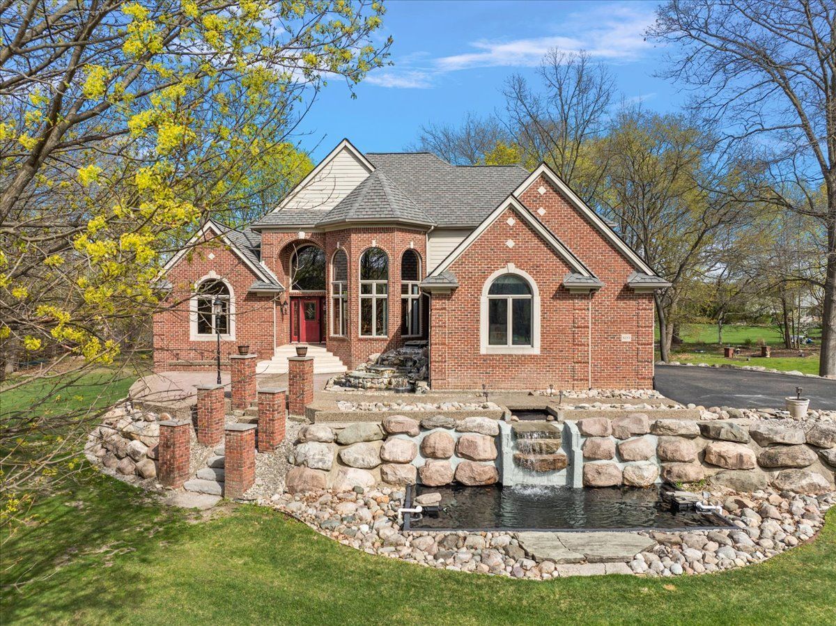 809 HAWKSMOORE Drive
