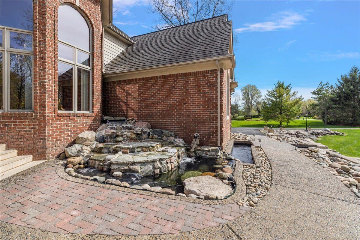 809 HAWKSMOORE Drive