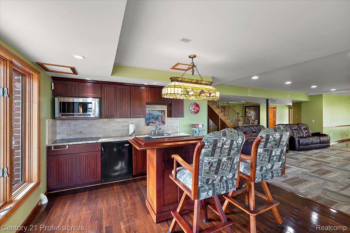 809 HAWKSMOORE Drive