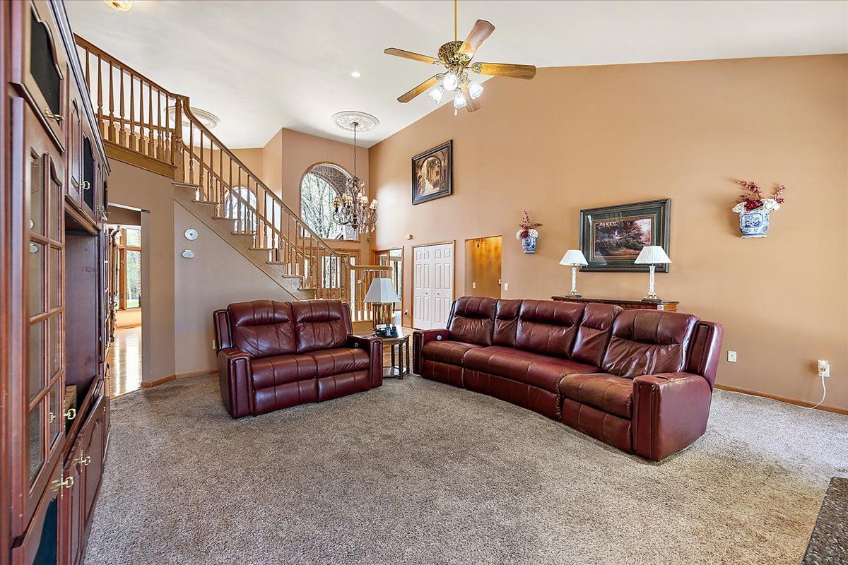809 HAWKSMOORE Drive