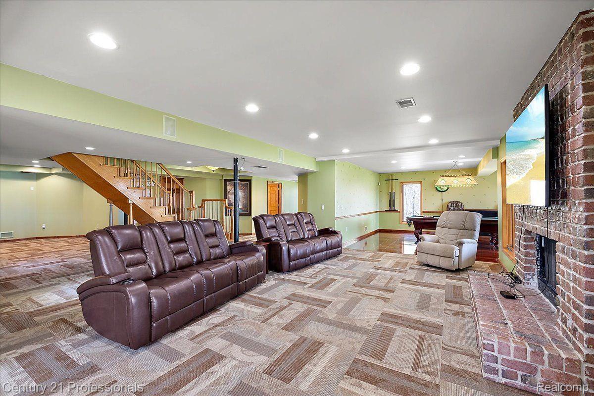 809 HAWKSMOORE Drive