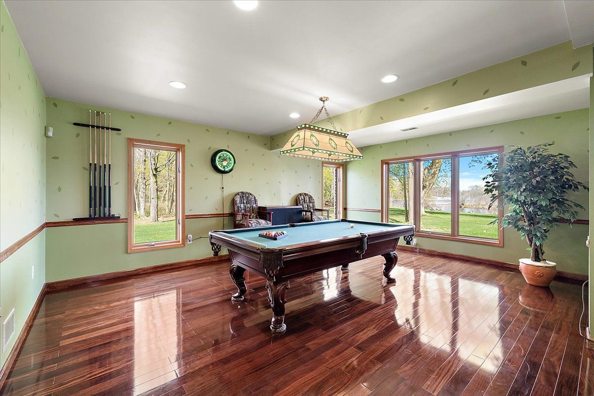809 HAWKSMOORE Drive