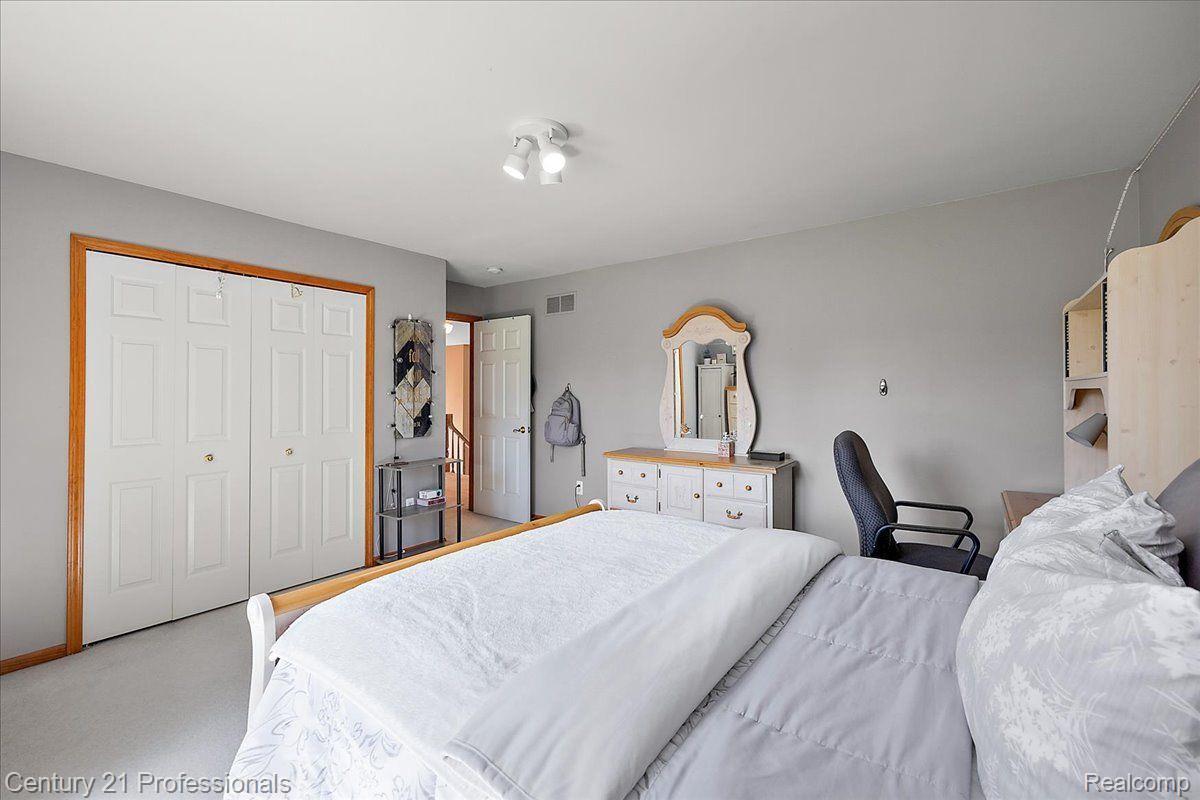 809 HAWKSMOORE Drive