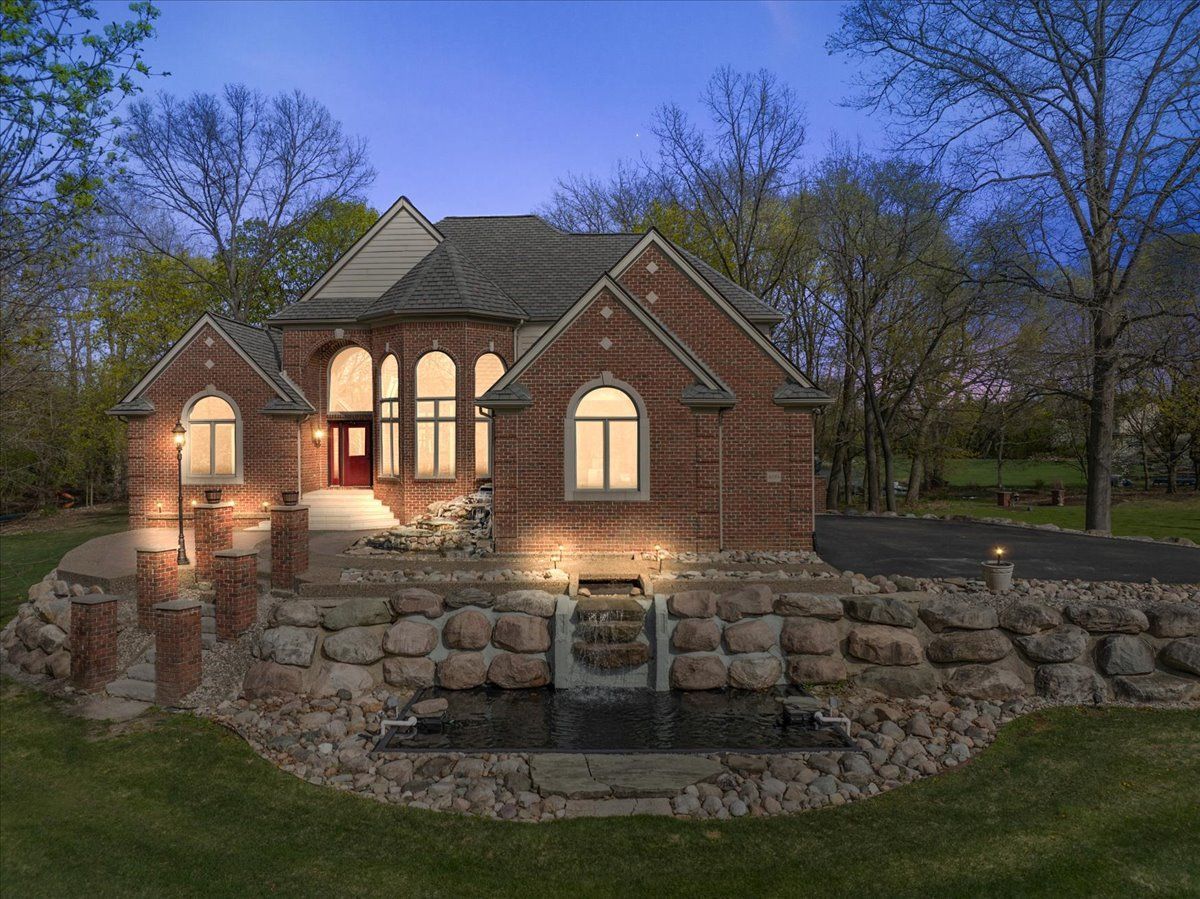 809 HAWKSMOORE Drive