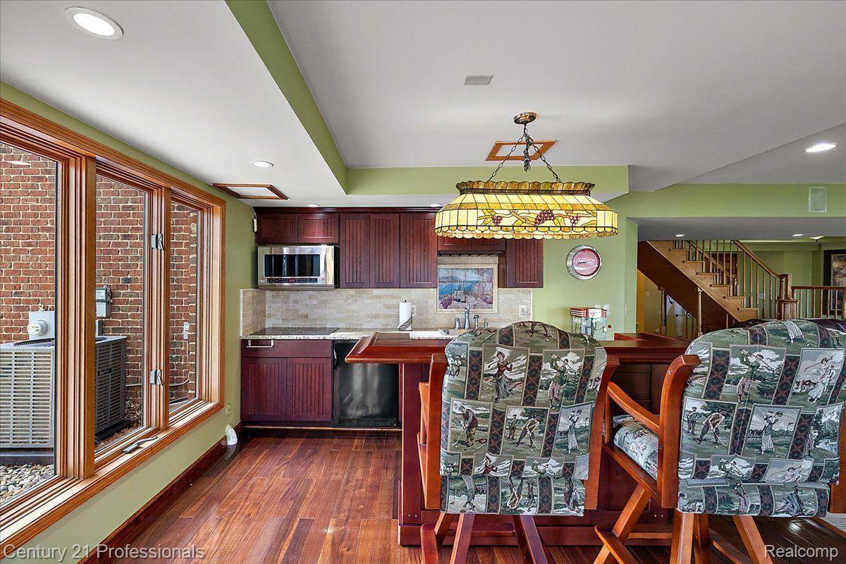 809 HAWKSMOORE Drive