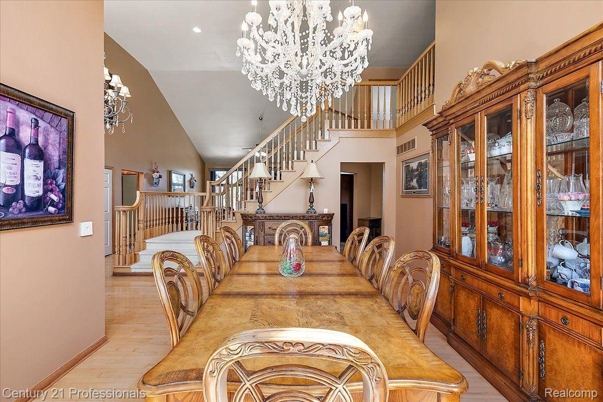 809 HAWKSMOORE Drive
