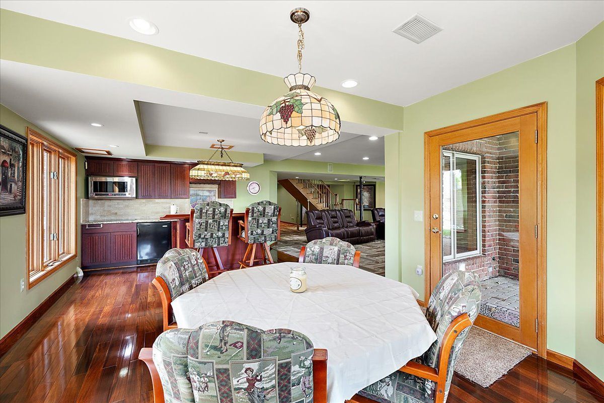 809 HAWKSMOORE Drive