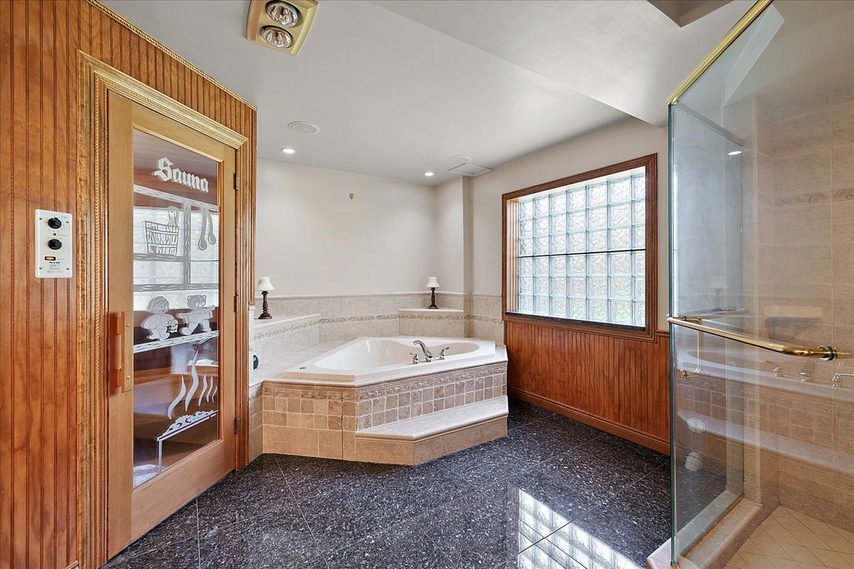 809 HAWKSMOORE Drive
